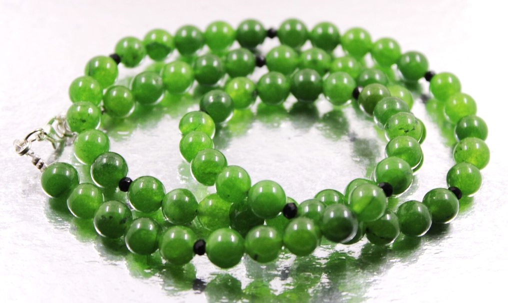 Really nice necklace handmade nephrite jade and black spinel beads - 269 Cts. Jewellery- 53.8 g - (1) #1.0