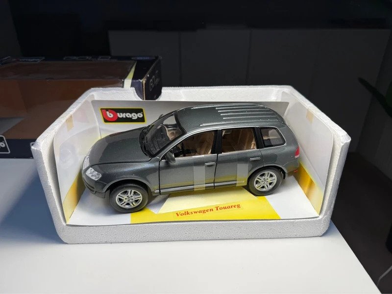 Bburago 1:18 - Modelauto - Volkswagen Touareg #1.0