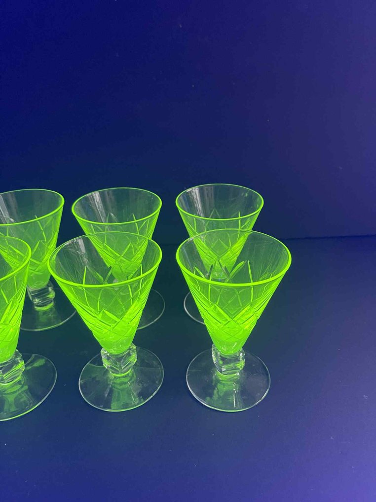 Wine glass (8) - Crystal - 8 Doyen uranium glasses #3.2
