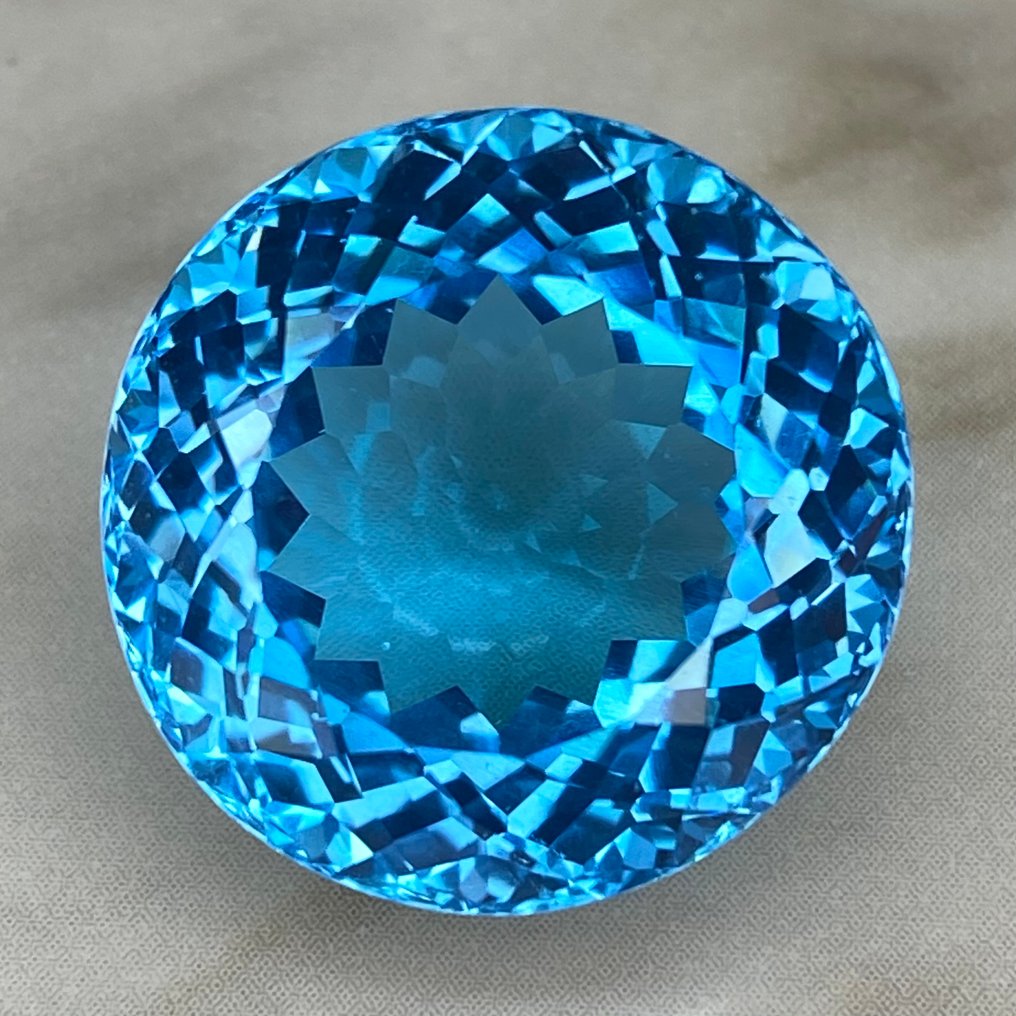 χωρίς τιμή ασφαλείας Μπλε Τοπάζιο  - 39.91 ct - Διεθνής Ένωση Έγχρωμων Πολύτιμων Λίθων (ICA GemLab) - Πολύ καλό Swiss Blue #1.0