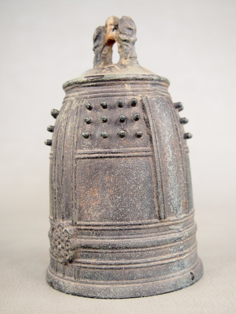  Kellopyhäkkö - Pronssi, Buddhistinen pronssinen temppelikello noin 100–150 vuotta sitten. - 1850-1900 - buddhalainen temppelinkello  #1.0