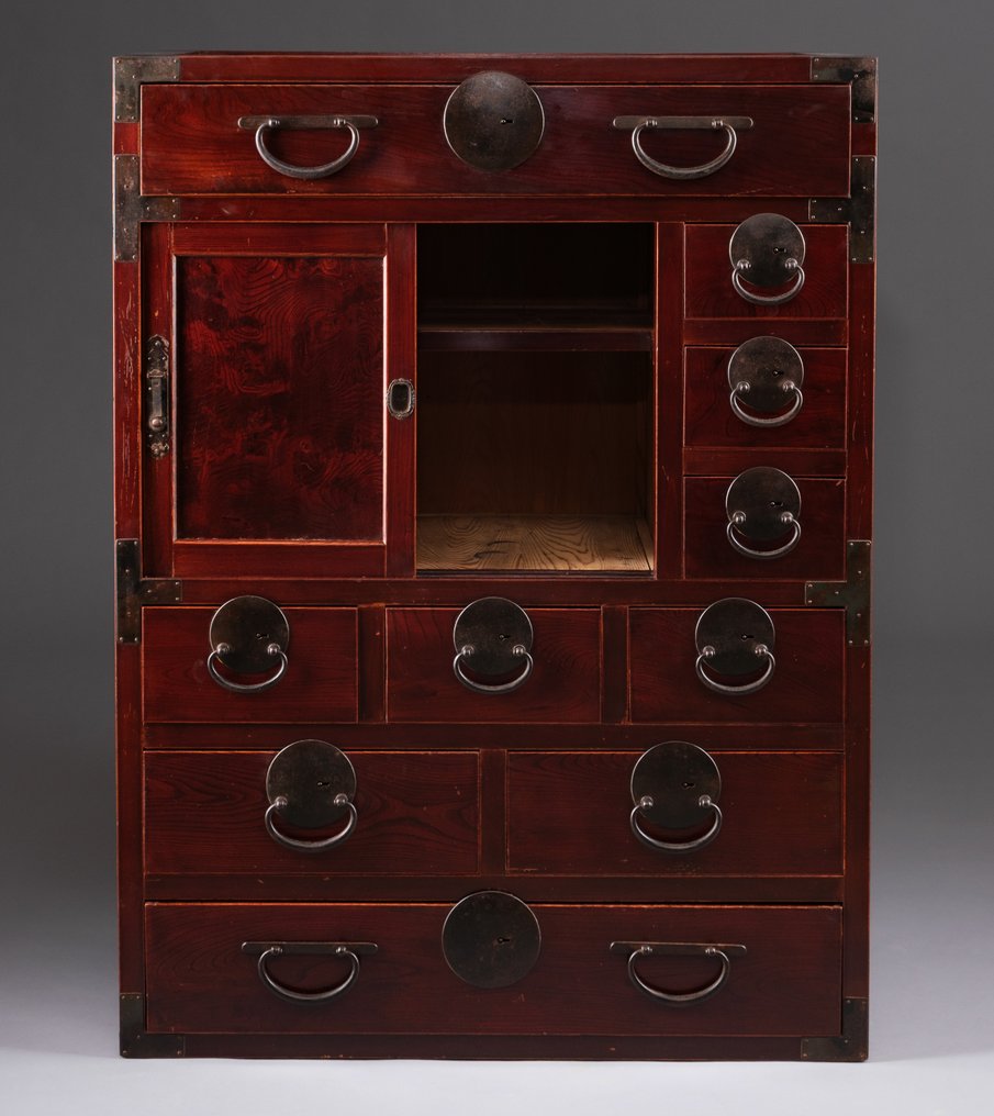 Dokumentenschrank für Händler (帳場箪笥, chôba’dansu) - Hinoki (Cypress) Holz, Keyaki (Zelkova) Holz, Sugi (Zeder) Holz, Gusseisen - Japan - Frühe Meiji-Zeit (zweite Hälfte des 19. Jahrhunderts) #2.1