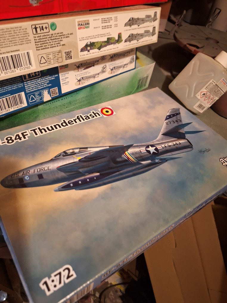 Airfix, Revell, Italeri 1:72 - Sotilasajoneuvon pienoismalli  (11) - Assortiment d'avions 1/72 (RF-84F, F-104, F-84F, KA-6D, Boeing Chinook, Starfighter) #1.0