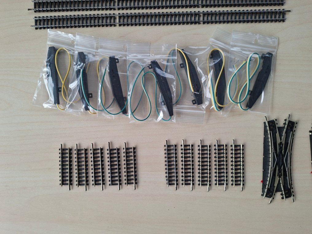 Minitrix N - 4900 serie - Binari di modellini di treni (80) - Assortimento di scambi e rotaie elettriche #3.2