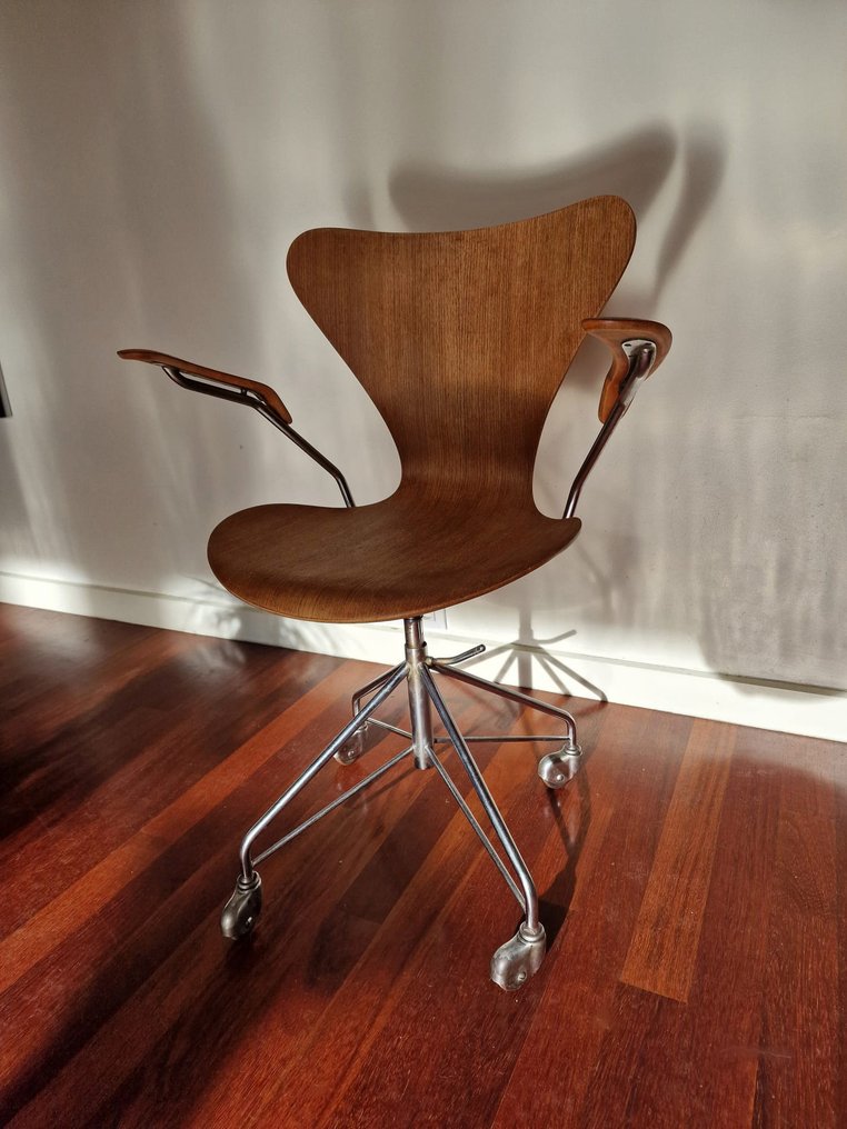 Fritz Hansen - Arne Jacobsen - Sedia da ufficio - Model 3217 - Legno, Metallo #1.0
