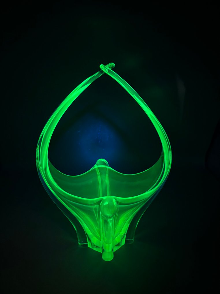 Vase - Uranium glass - Uranium vase #1.0