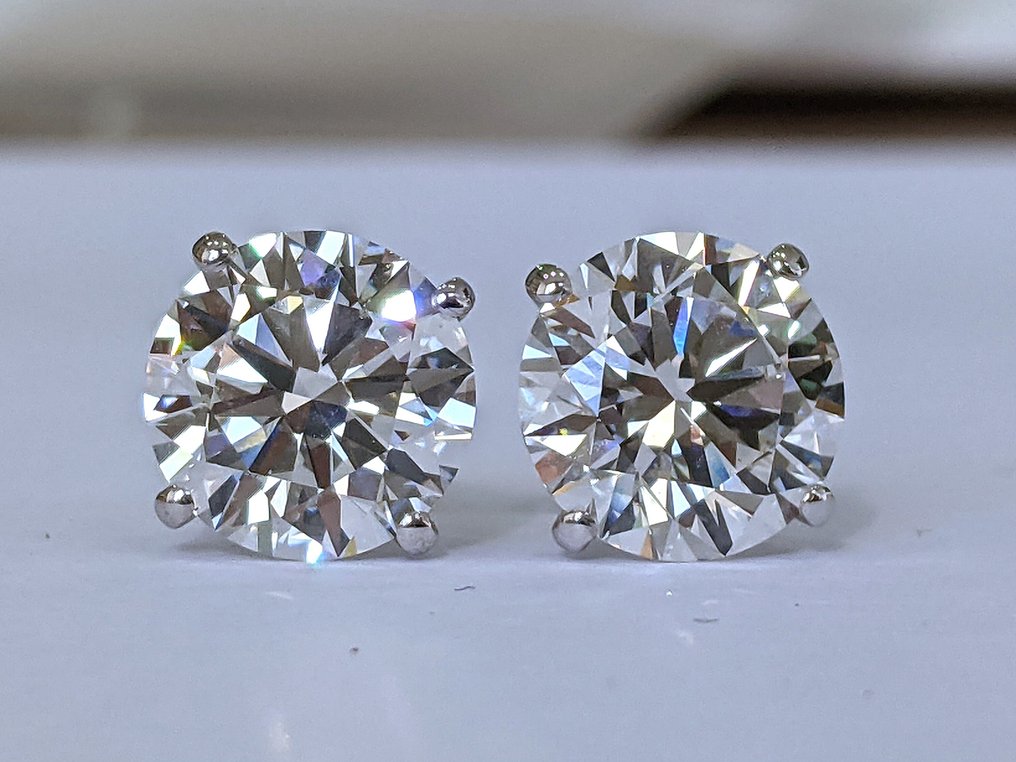 χωρίς τιμή ασφαλείας - Καρφωτά σκουλαρίκια - 14 καράτια Λευκός χρυσός -  6.02ct. tw. Διαμάντι (Εργαστηριακής καλλιέργειας) - Πιστοποιημένο από IGI #3.2