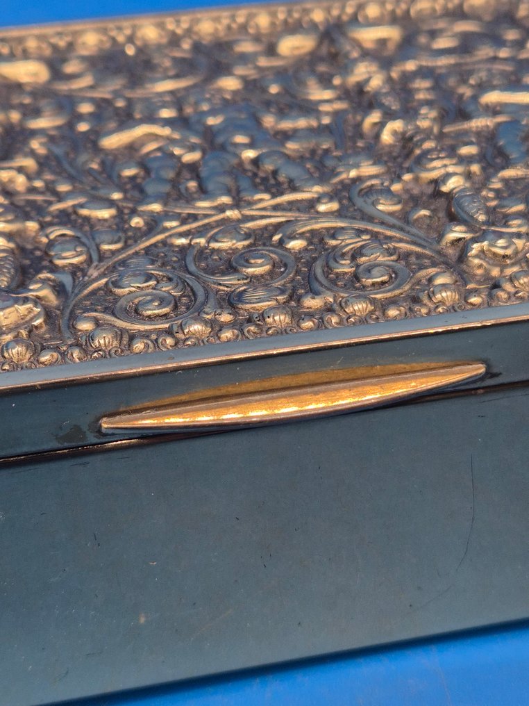 Erhard & Söhne – Schmuck-/Deckeldose mit Engel- und Puttenrelief – Messing - Dose - Messing #1.0