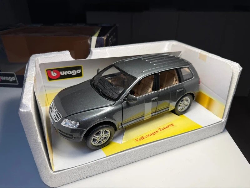 Bburago 1:18 - Modelauto - Volkswagen Touareg #1.0