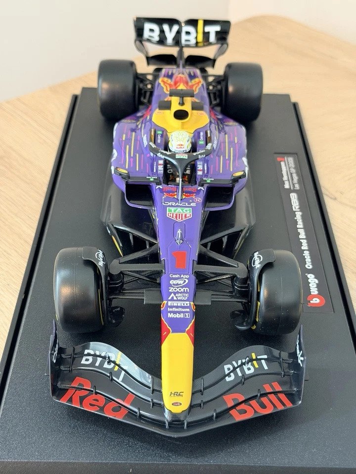 Bburago 1:18 - Modelbil - RB19 Oracle Red Bull Racing - Max Verstappen #2.1