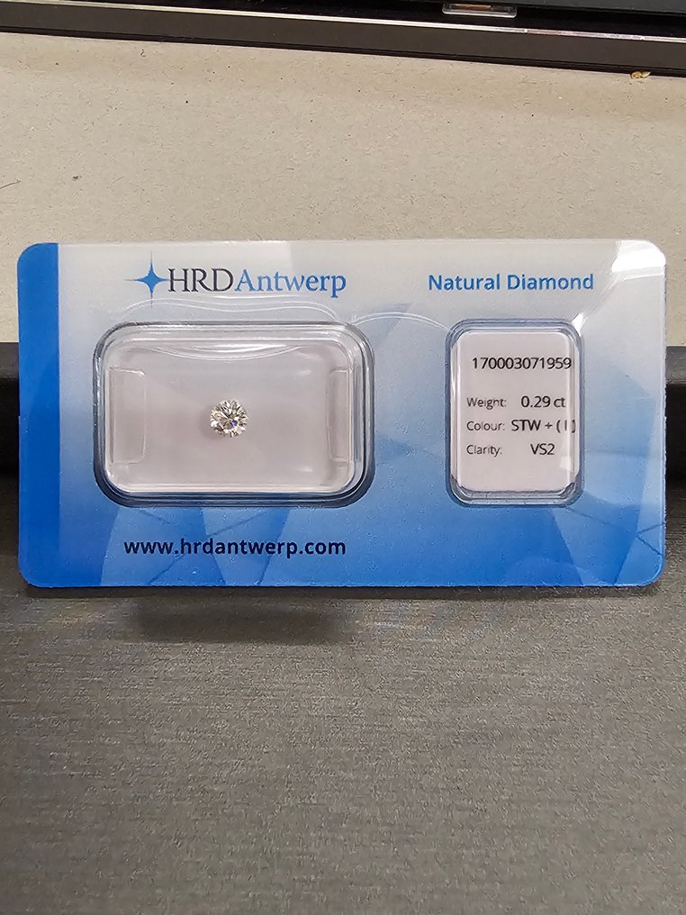 沒有保留價 - 1 pcs 鑽石  (天然)  - 0.29 ct - 圓形 - I(極微黃、正面看為白色) - VS2 - HRD Antwerp #1.0