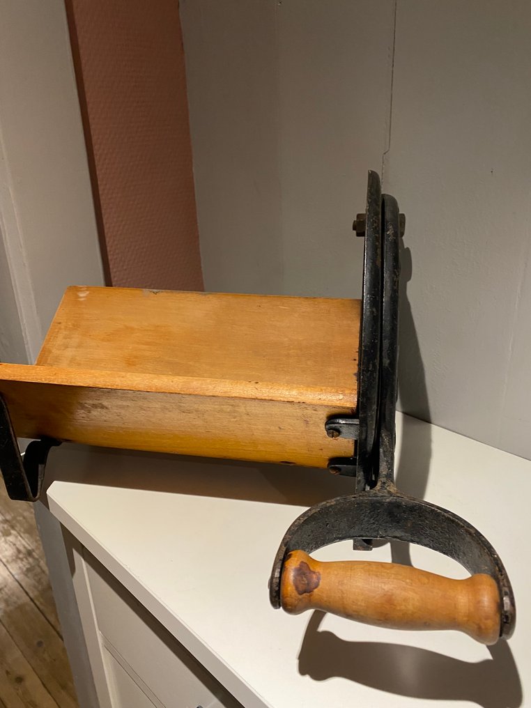 Raadvad - Ove Larsen - Κόφτης ψωμιού -  294 - Cast iron #1.0