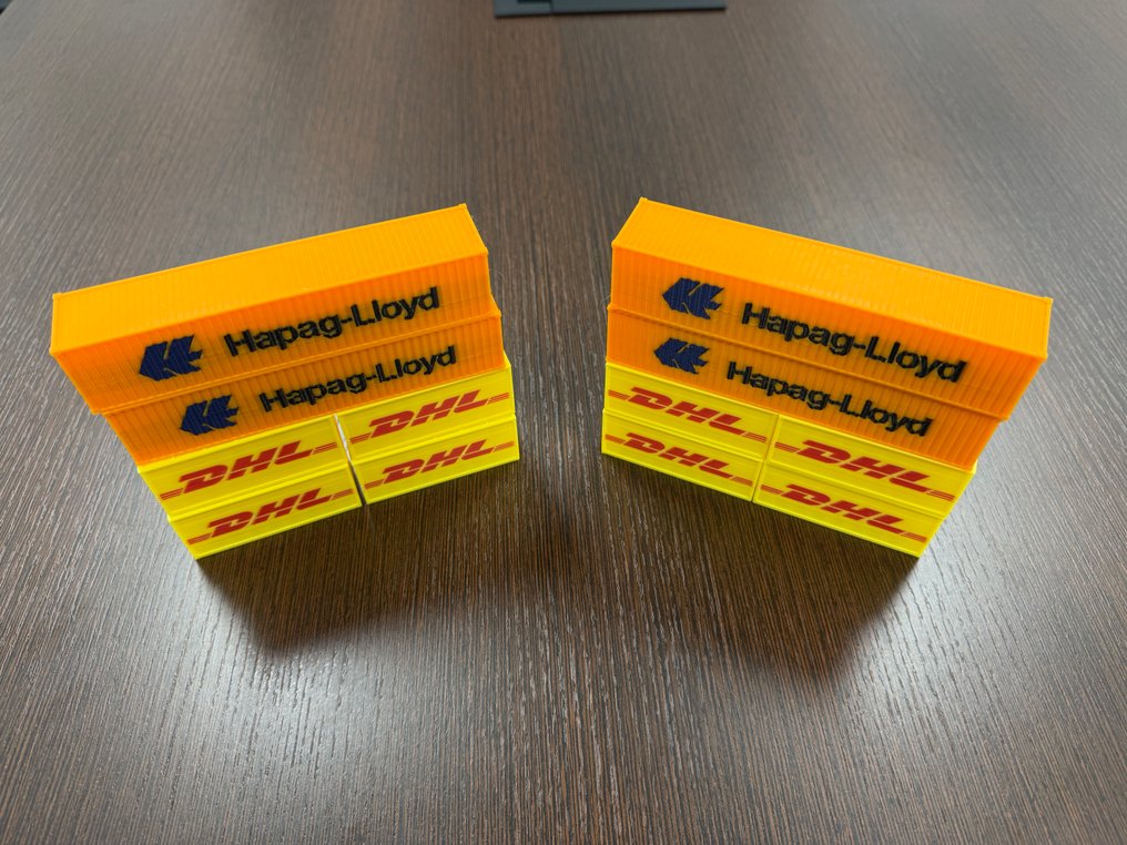 Custom 3D printed H0 - Landskab til modeleltog (12) - 3D-printede modeller af søfragtcontainere med påmalede logoer. #2.1
