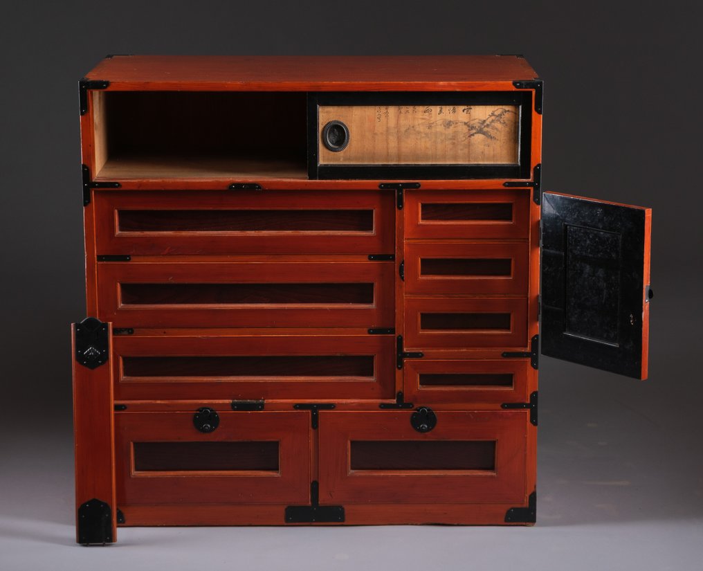 Takayama ishô'dansu 衣装箪笥（抽屉柜） - 杉木（cedar）木材，桐木（paulownia），铁 - 日本 - Meiji period (1868-1912) #4.3