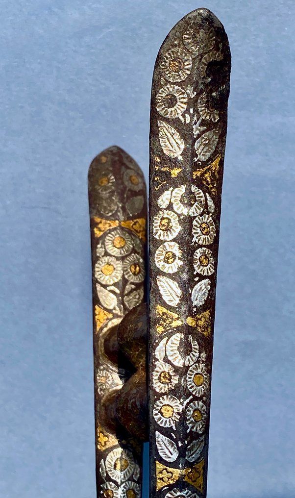 Κοσμήματα από χρυσό και ασήμι, Ινδία. - Ατσάλι με λεπτομέρειες σε χρυσό και ασήμι. - Ινδία - Mughal Empire (1526-1857) #1.0