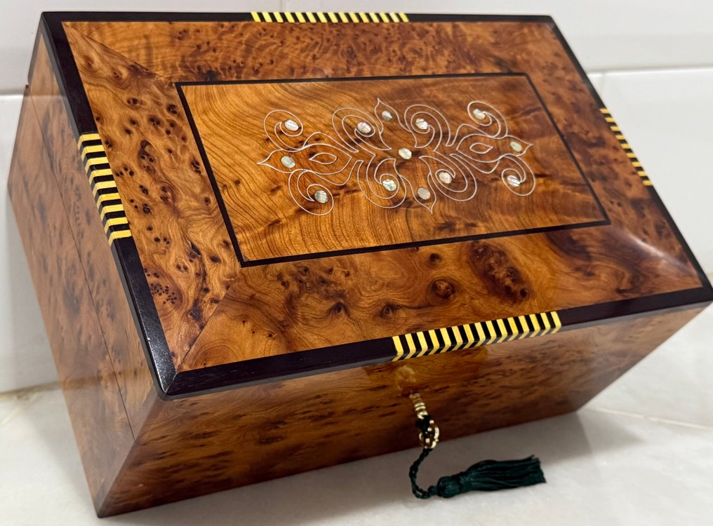 Caja - Palisandro, Tuya, Marquetería #1.0