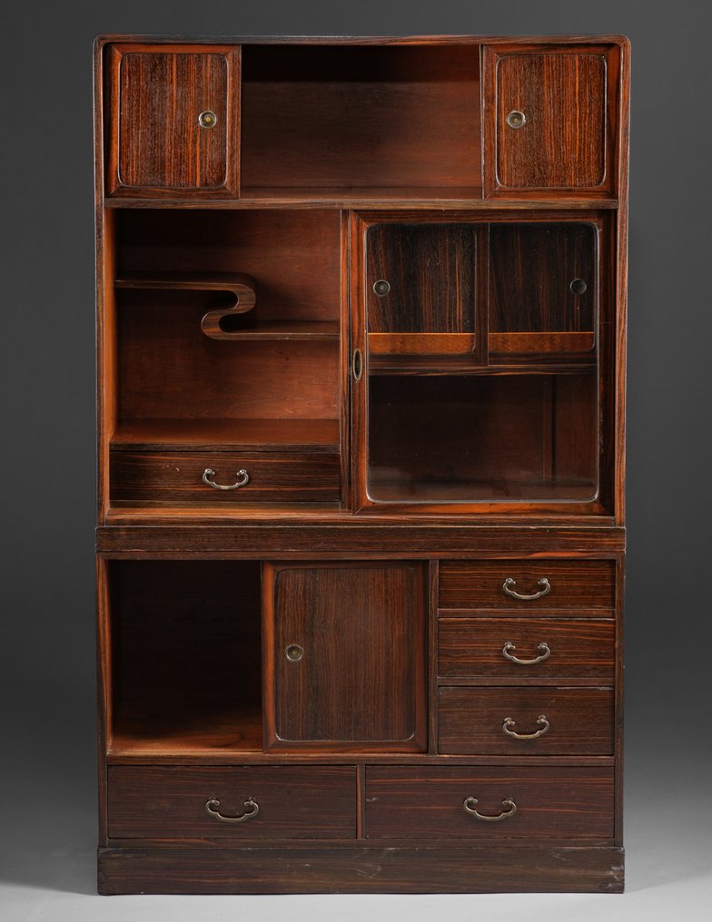 Cha'dansu ντουλάπι τσαγιού - Ξύλο Keyaki (Zelkova - ιαπωνική βελανιδιά), γυαλί, μπρούντζος. - Ιαπωνία - Taishō period (1912-1926) #2.1