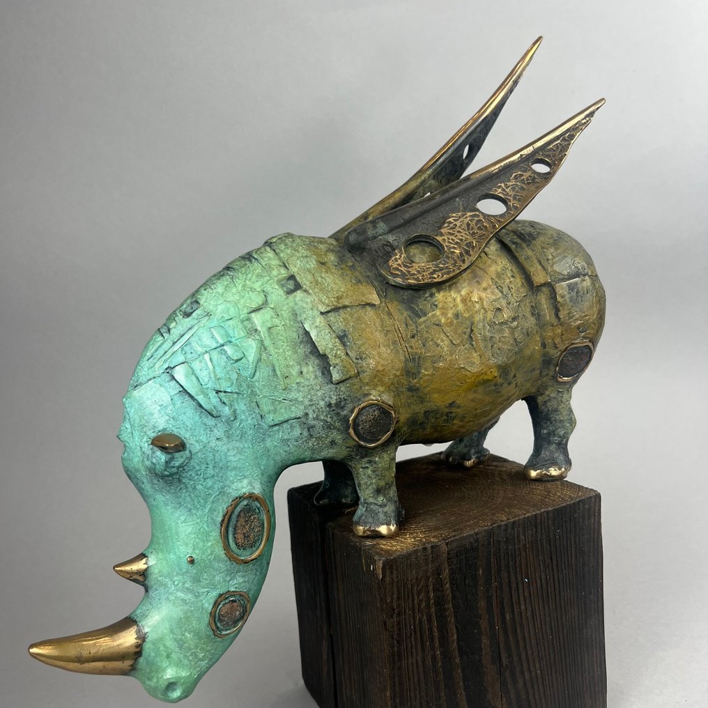 Dariusz Zielinski - Winged Rhino „I will fly anyway” BIG (Bronze) #1.0