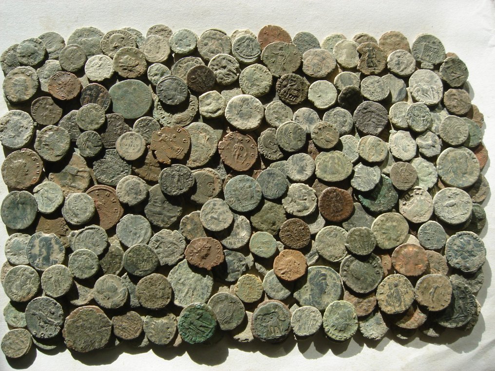 罗马帝国 Lot of 150 Roman Imperial bronze coins. Mostly minted in the III-IV centuries A.D.  (没有保留价) #1.0