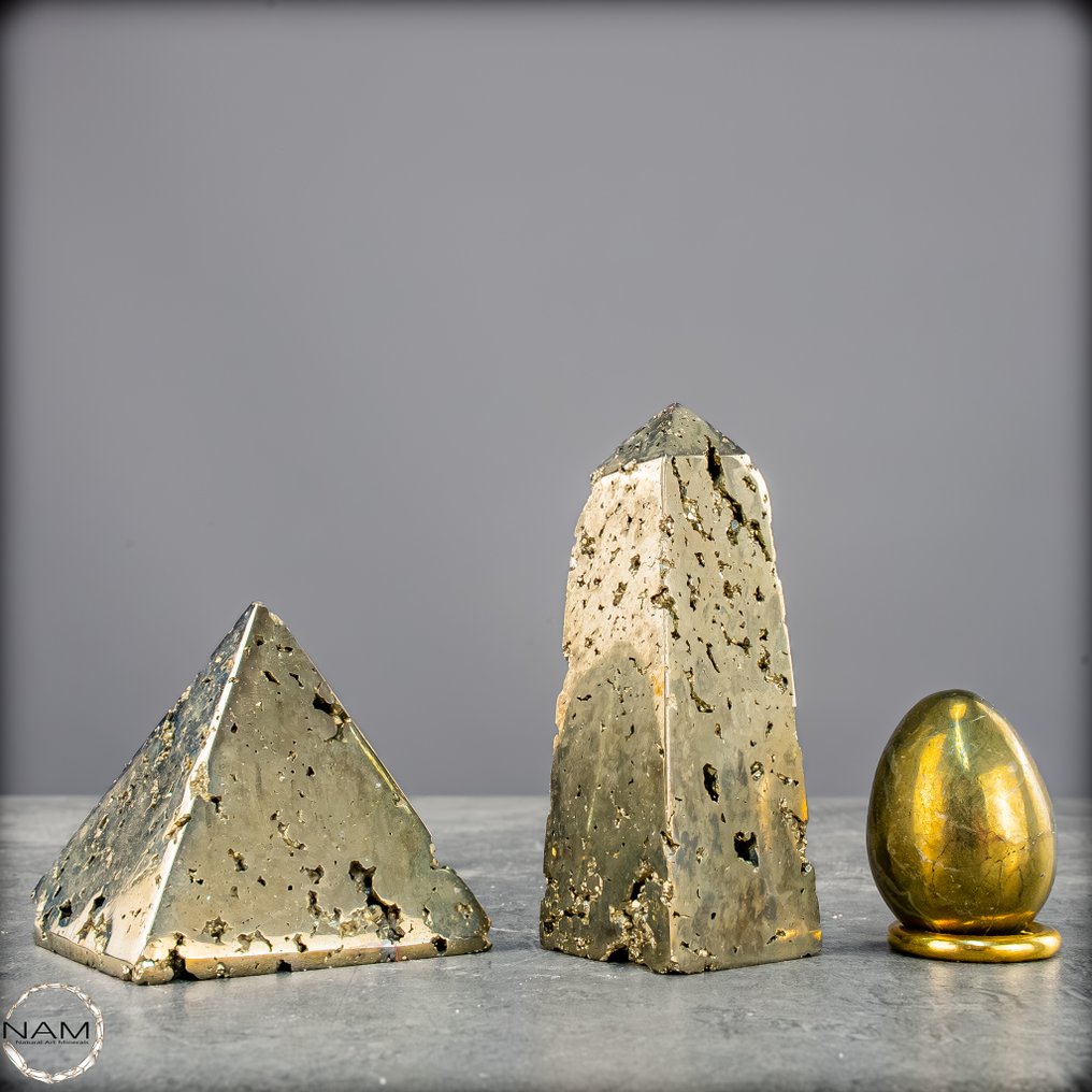 独家黄铁矿套装 Ei/Chalkopyrit、金字塔和方尖碑，呈现出耀眼的金色外观- 615.47 g - (3) #3.2