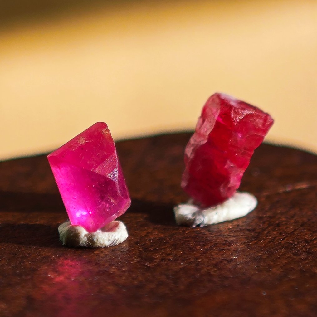 0,68 ct Duifbloed Rubin Set, ruw + gefacetteerde steen- 0.14 g #4.3