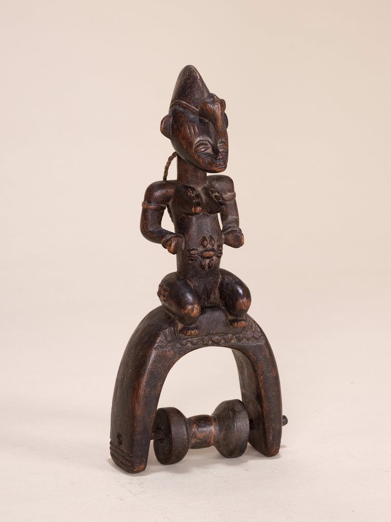 绳轮吊环 — Senufo，科特迪瓦 — 坐姿女性雕像 — 木材 — 高24厘米 - Senufo - 象牙海岸  (沒有保留價) #2.1