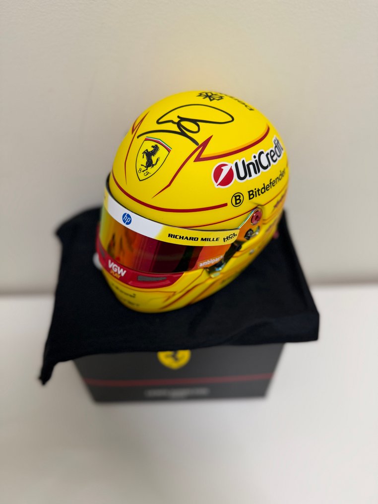 Ferrari - Lewis Hamilton - 2025 - Maßstab 1/2 Helm  #1.0