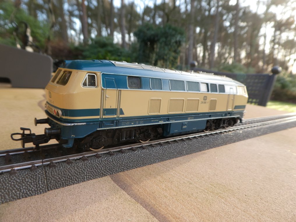 Märklin H0 - 3074 - Locomotora diésel (1) - Locomotora diésel BR 216 - DB #1.0