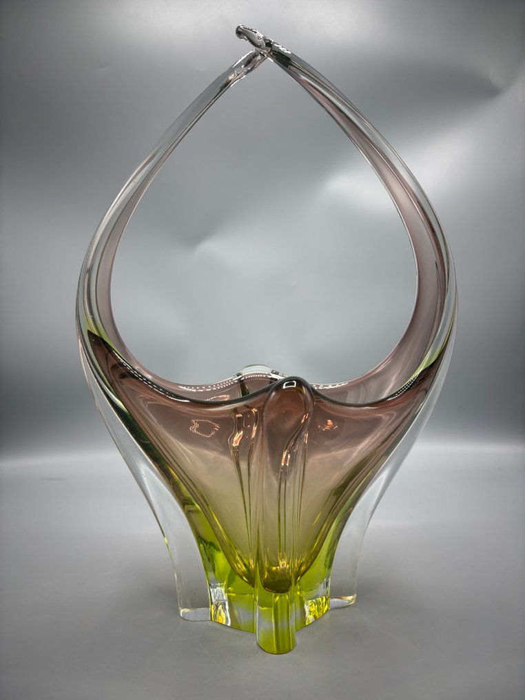 Vase - Uranium glass - Uranium vase #2.1