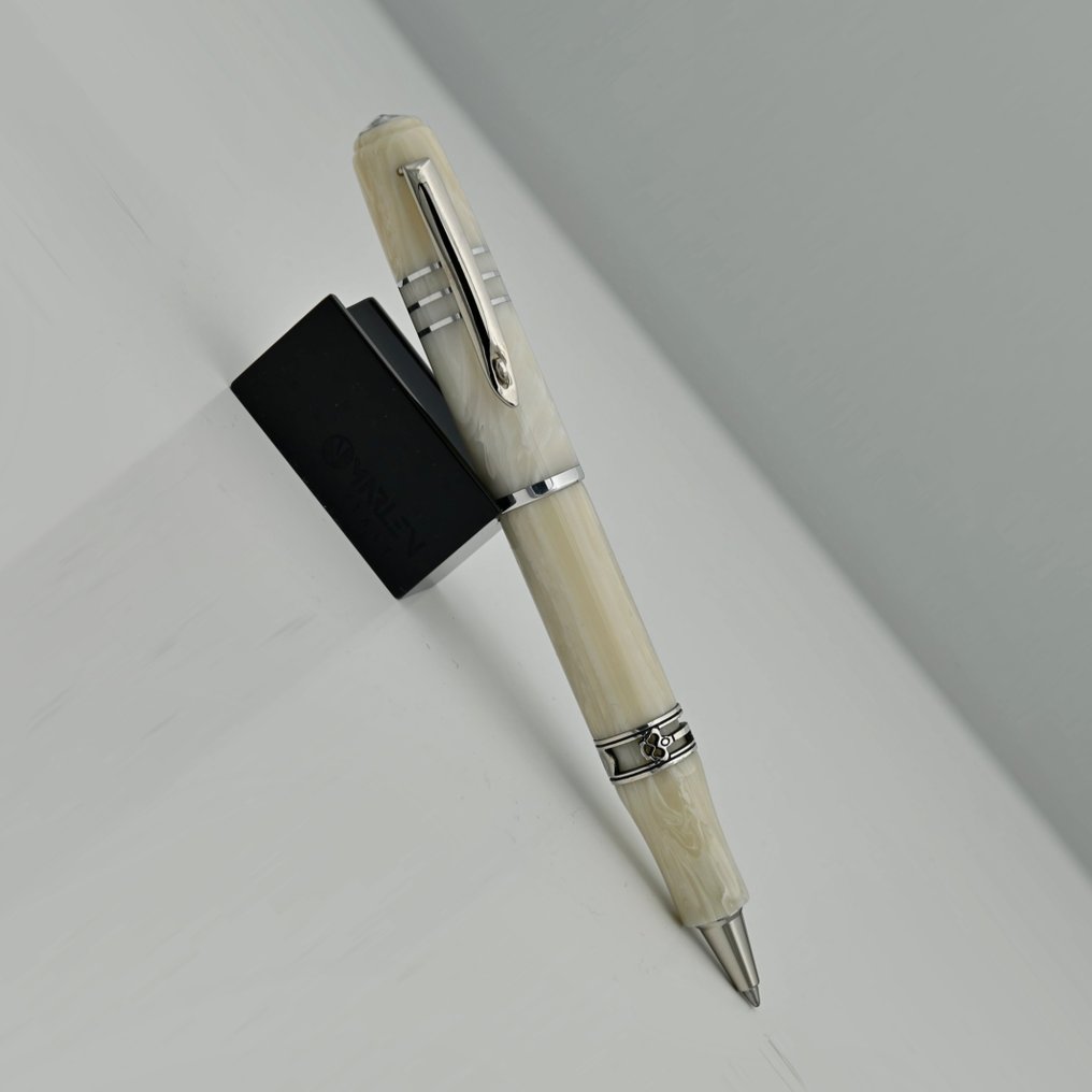 Marlen - The Key (to success) - Edizione speciale amuleto - in resina avorio e Argento - Ballpoint pen #1.0