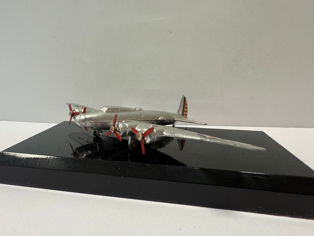 Dinky Toys 1:43 - Model plane - 62G - Boeing Flying Fortress - Boxed #1.0