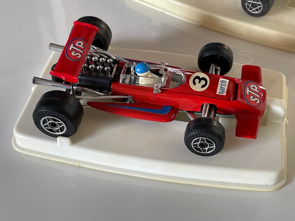 Politoys 1:32 - Modellbil (2) - Ferrari F1 & Ford March F1 - cased - Laget i Italia #4.3