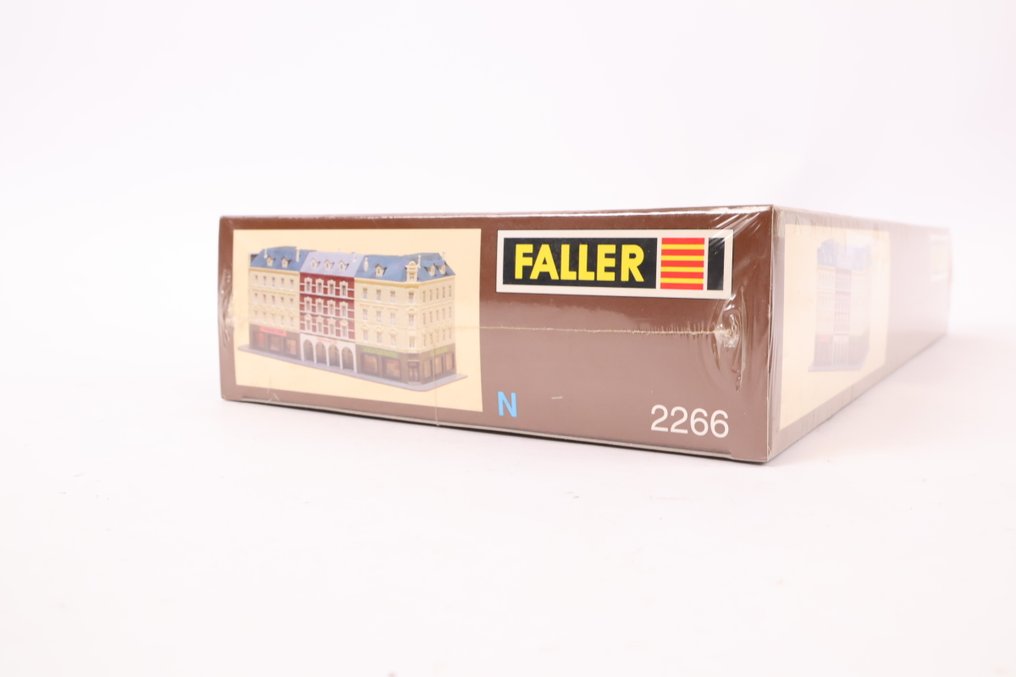 Faller N - 2266 - Modelltog byggesett (1) - Byggesett for byhusrekke (3 hus) #1.0