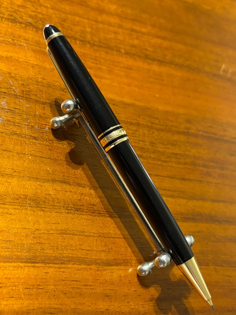 Montblanc - Montblanc Meisterstück Black Lacquer with Gold Trims 0,7  Mechanical Pencil - Mechanical pencil #1.0