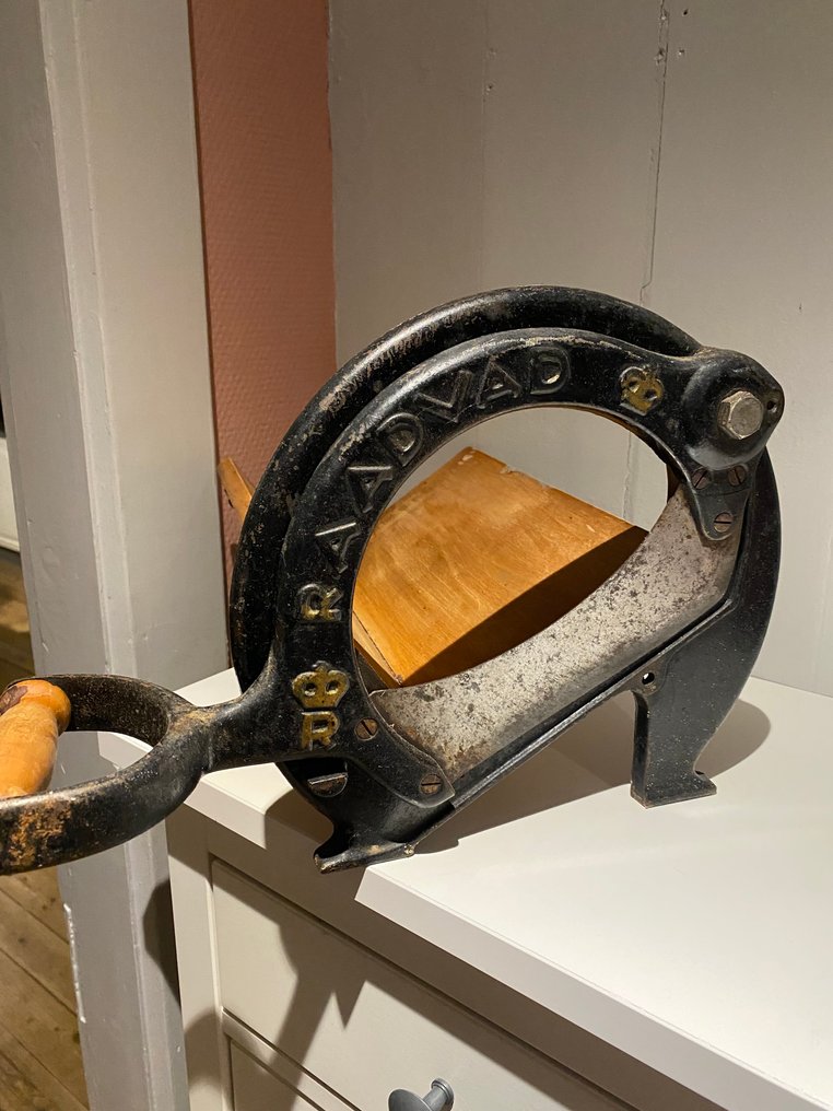 Raadvad - Ove Larsen - Κόφτης ψωμιού -  294 - Cast iron #1.0