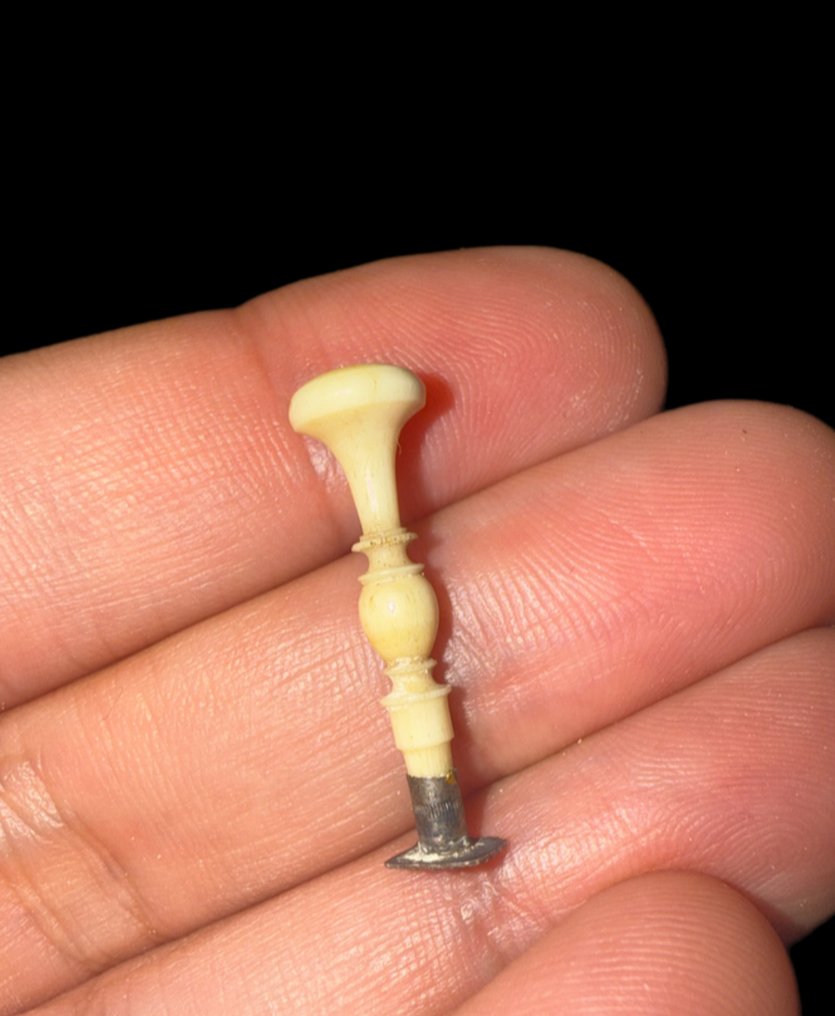 Ασημί, Μίνι σφραγίδα αγνή βικτωριανή εποχή από απλό ασήμι και βιολογικό υλικό - Κυλινδρικός σφραγιδόλιθος - Primi 800 #1.0