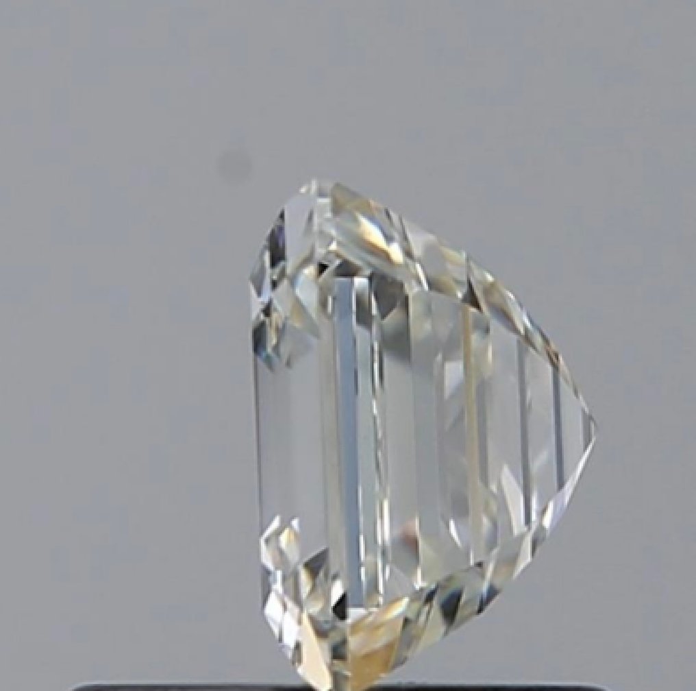 1 pcs 鑽石  (天然)  - 0.83 ct - 祖母綠形 - J(極微黃、從正面看是亮白色) - VVS2 - 美國寶石學院（Gemological Institute of America (GIA)） #1.0