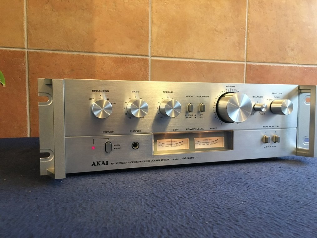 Akai - AM-2350 - recapped Solid state integrated amplifier #1.0
