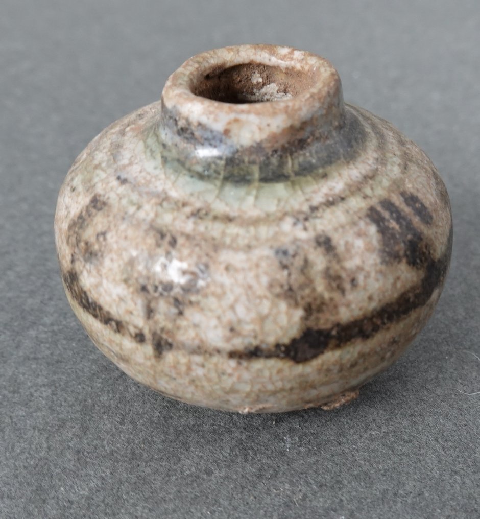 Jiajing (1522-1566) - Purkki - Sininen ja valkoinen Ming-dynastian pallomainen malja - Posliini - Persikka ja lehtikuvioita #1.0