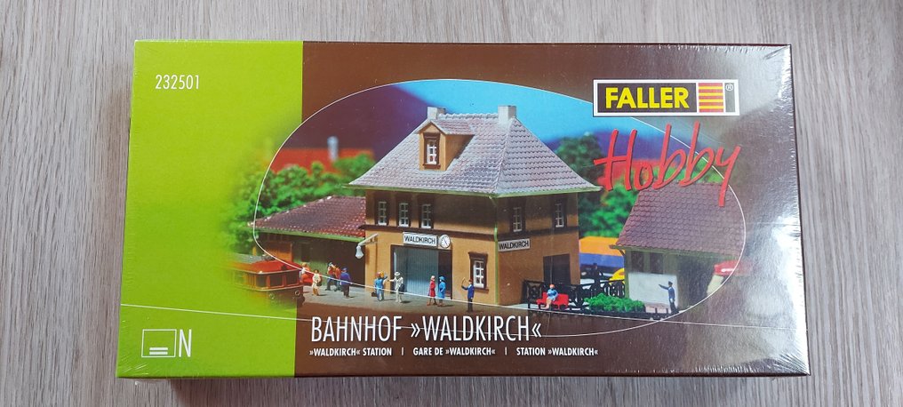 Faller N - 232501 - Train set (1) - Waldkirch train station kit, originally sealed in plastic. #1.0