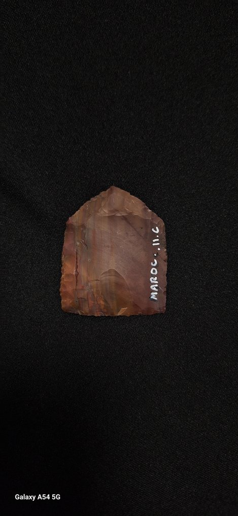 Παλαιολιθική Ίασπις Δίπλευρο εργαλείο από πολύχρωμο jaspe που προέρχεται από τη Βόρεια Αφρική, Μαυριτανία, από μια - 50 mm  (χωρίς τιμή ασφαλείας) #1.0