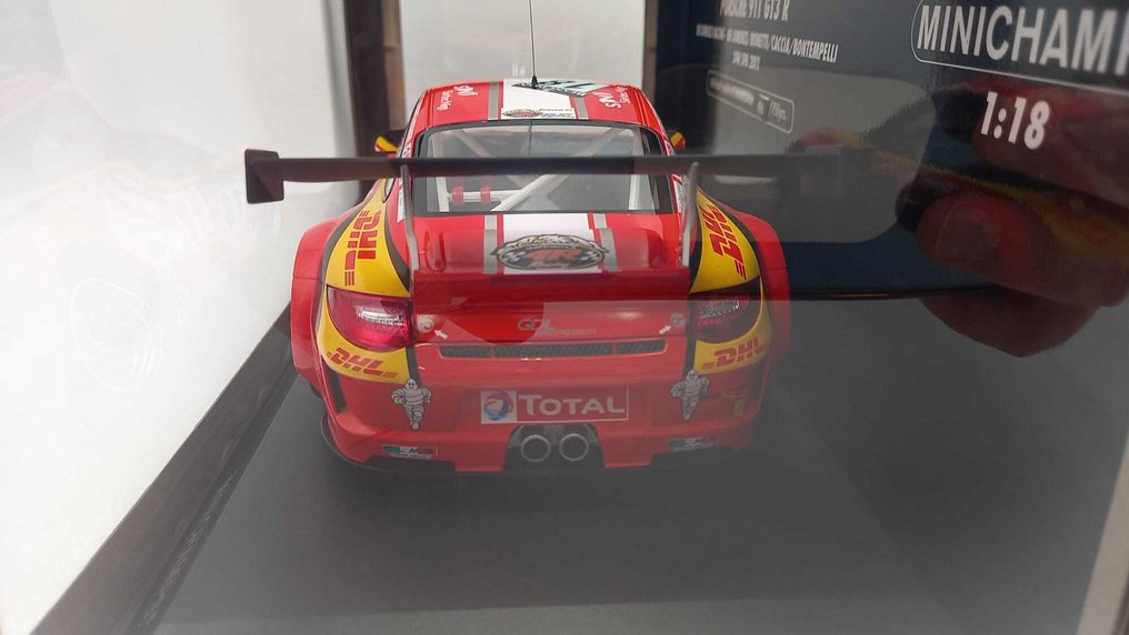 Minichamps 1:18 - Modell autó - Porsche 911 GT3 R 24h SPA 2011 - (cod.B35) #4.3