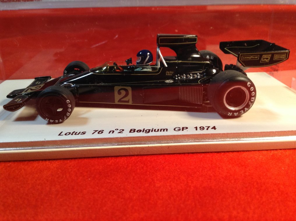 Spark 1:43 - Αγωνιστικό αυτοκίνητο μοντελισμού - ref. #S1770 Lotus Ford Cosworth 76 F.1 "John Player Special" Belgian GP 1974 #2 Jacky Ickx - Εξαιρετική ποιότητα - σαν καινούργιο - δύσκολο να βρεθεί σήμερα - με 'tobacco decals' σε ξεχωριστό #1.0