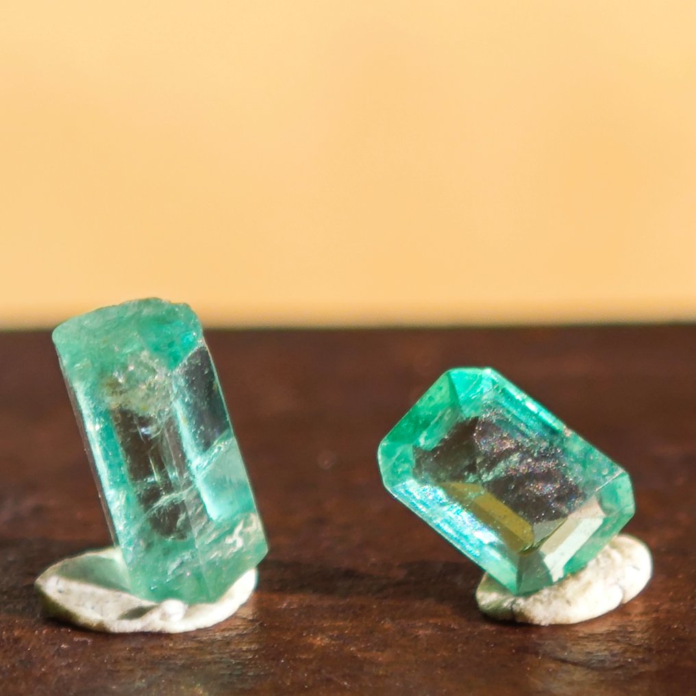 0,31 ct Smaragd套装，未切割的和切割面的宝石- 0.06 g #4.3