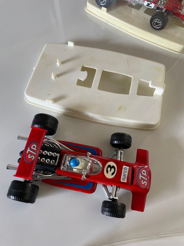 Politoys 1:32 - Modellbil (2) - Ferrari F1 & Ford March F1 - cased - Laget i Italia #3.2