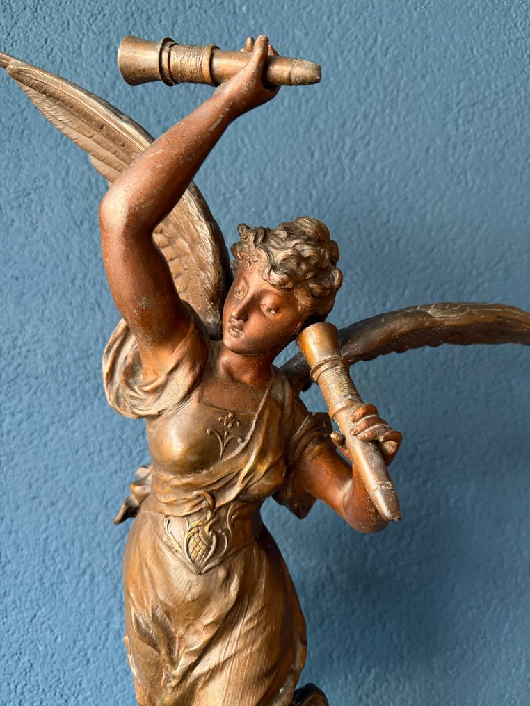 Eugene Rousseau - 雕塑, Godin met vleugels - 65 cm - 锌合金 #4.3