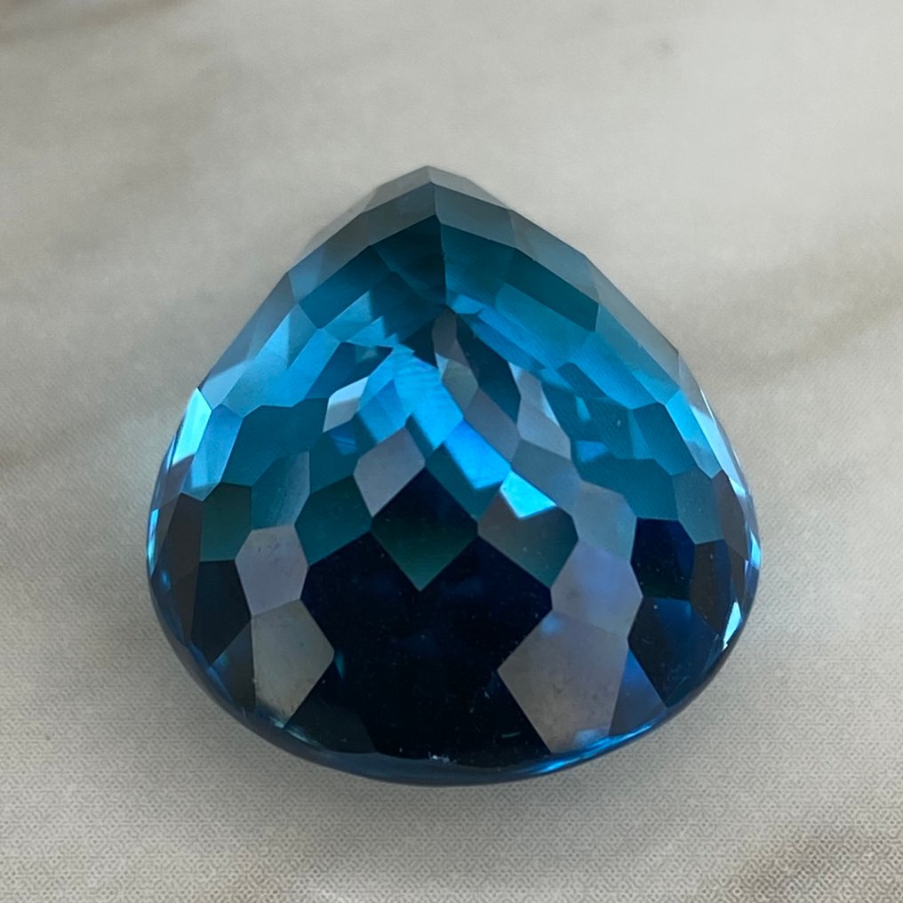 No reserve price Blue Topaz  - 46.05 ct - International Colored Gemstone Association (ICA GemLab) - Swiss Blue Trade Color #3.2