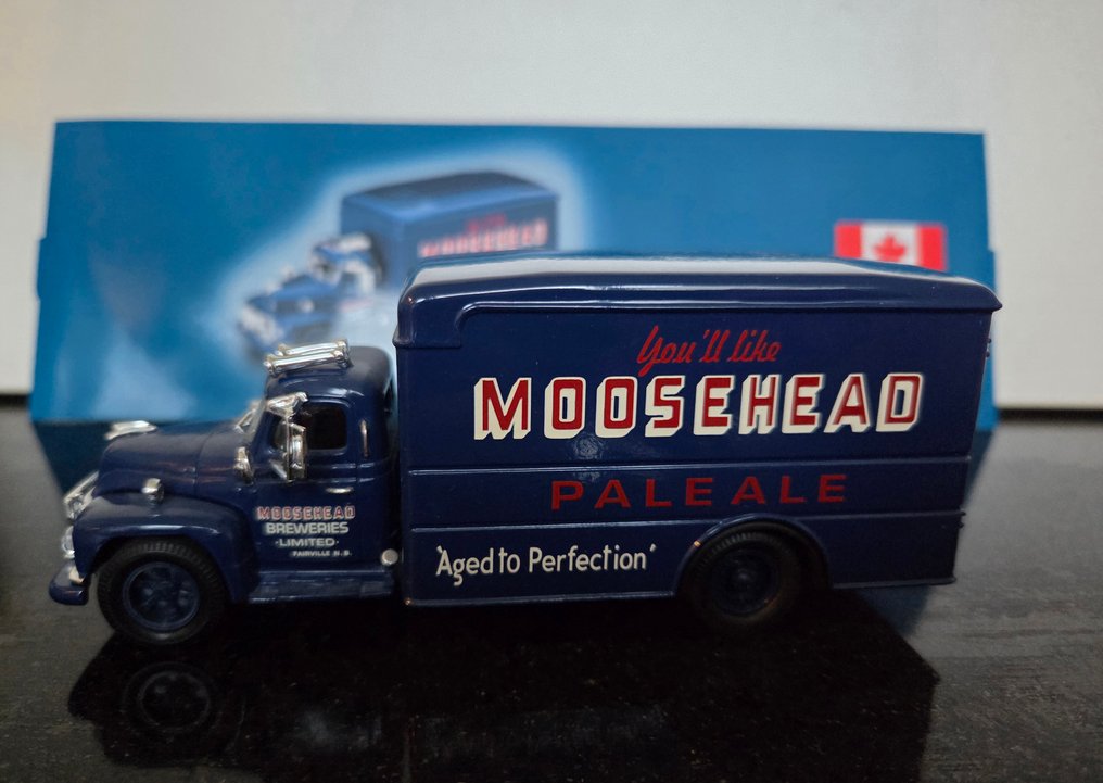 Corgi 1:50 - 模型汽车 - Diamond T620 Box Van - Moosehead - 限量版 加拿大系列 III #1.0