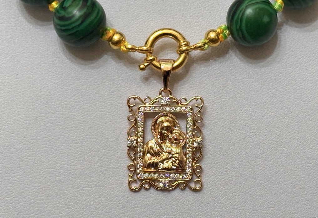 孔雀石（14毫米），非常大，带有“圣母玛利亚与圣婴耶稣”的图像。高品质。 - 吊坠项链 - 925纯银扣子。 #2.1