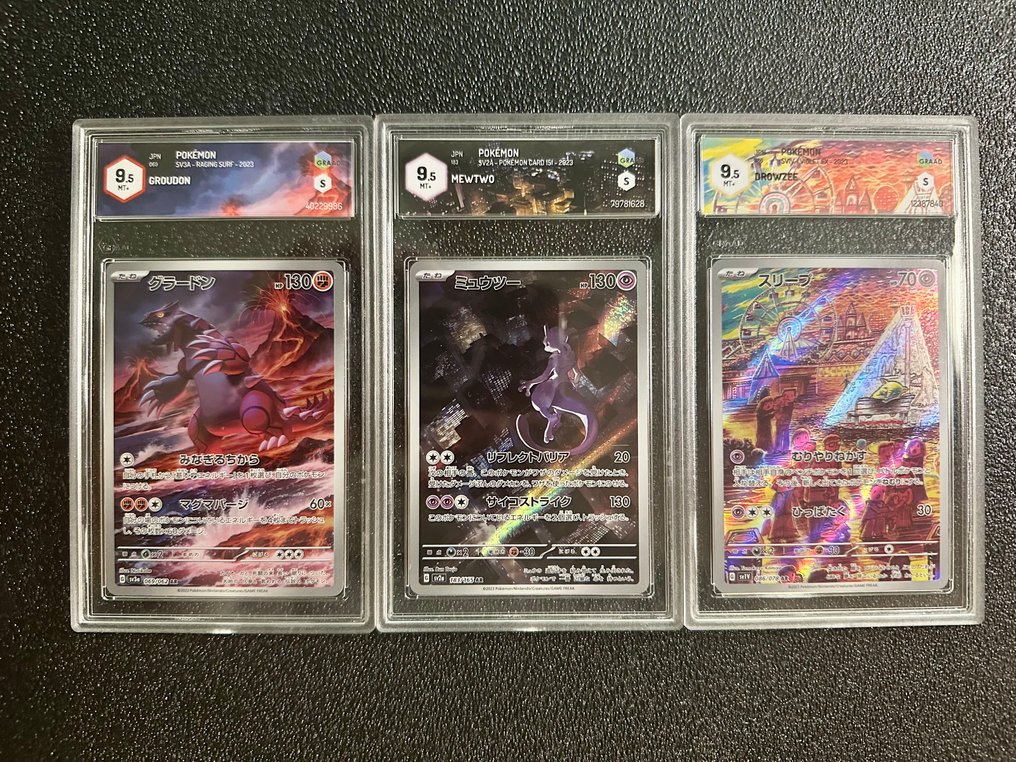 Pokémon - 3 Graded card - Mewtwo, Drowzee, Groudon 壓膜 - Graad 9.5 - Scarlet & Violet - SV2a - RAGING SURF #1.0